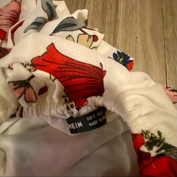 FLORAL LACE BACKLESS ROMPER - Picture 8 of 8